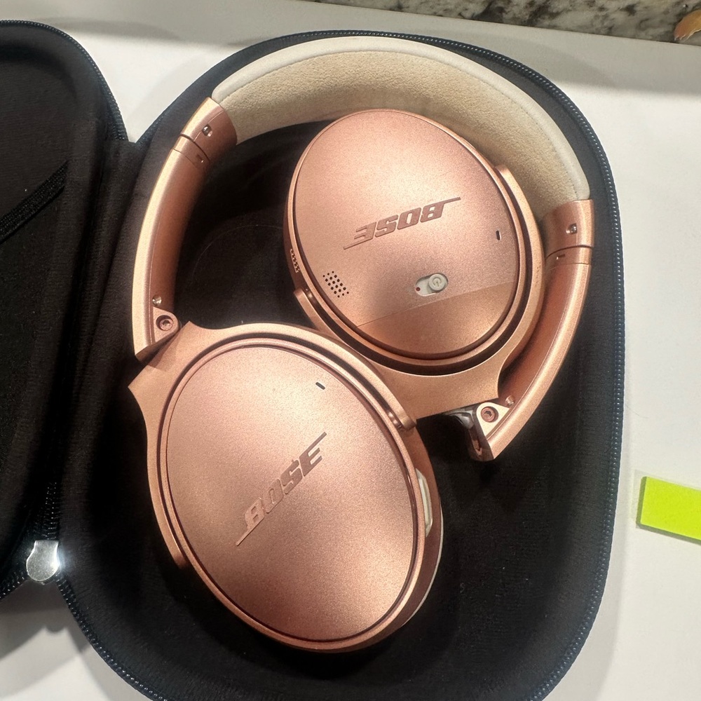 Bose headphones limited edition quite comfort  35